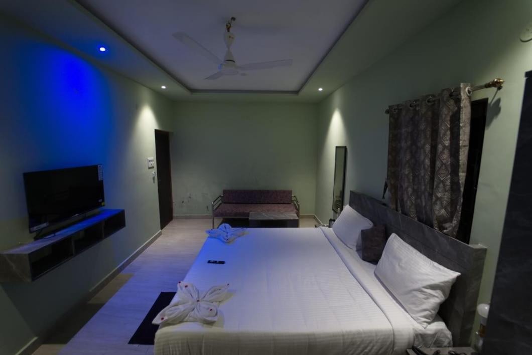 Hotel Peppers Yercaud Exterior photo